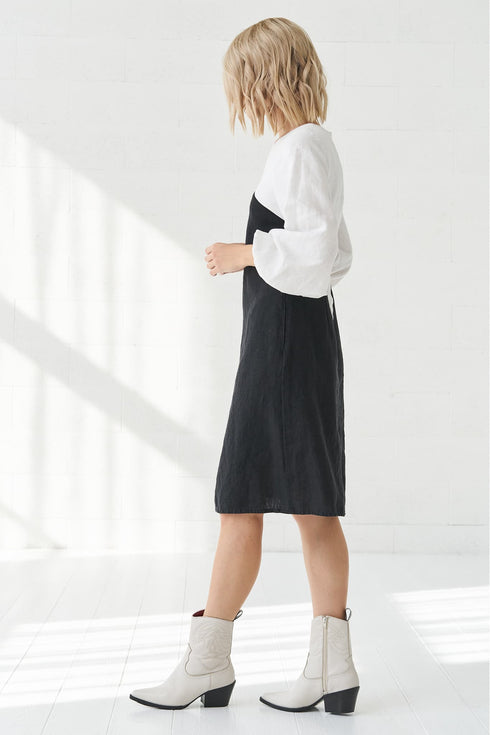 Image 4 of Summer linen dress features long sleeves and side pockets Malvina from Baltic Linen